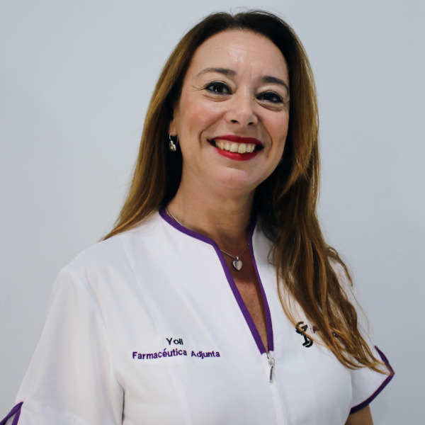 Yolanda, farmacéutica de Farmacia Cruz